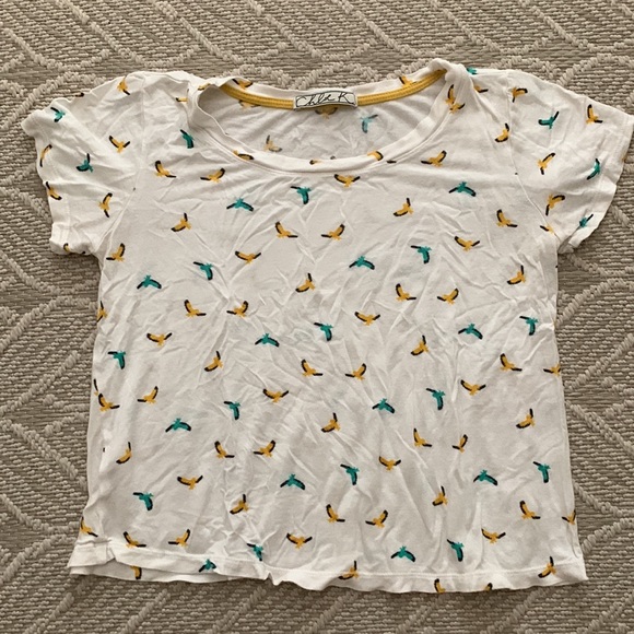 THREE •3• T’s all Super Cute: 2 from Urban Outfitters - BDG & also Chloe K crop - Picture 3 of 11